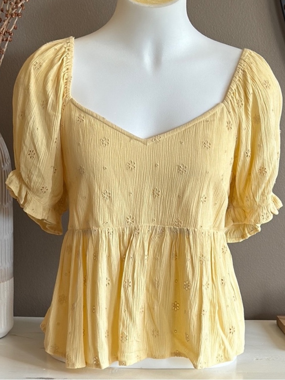 O'NEILL Butter Yellow Eyelet  Puff Sleeve Boho Peasant Top Size Large